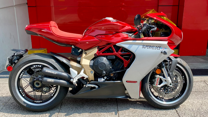 SEMINUEVA MV AGUSTA SUPERVELOCE SERIE ORO