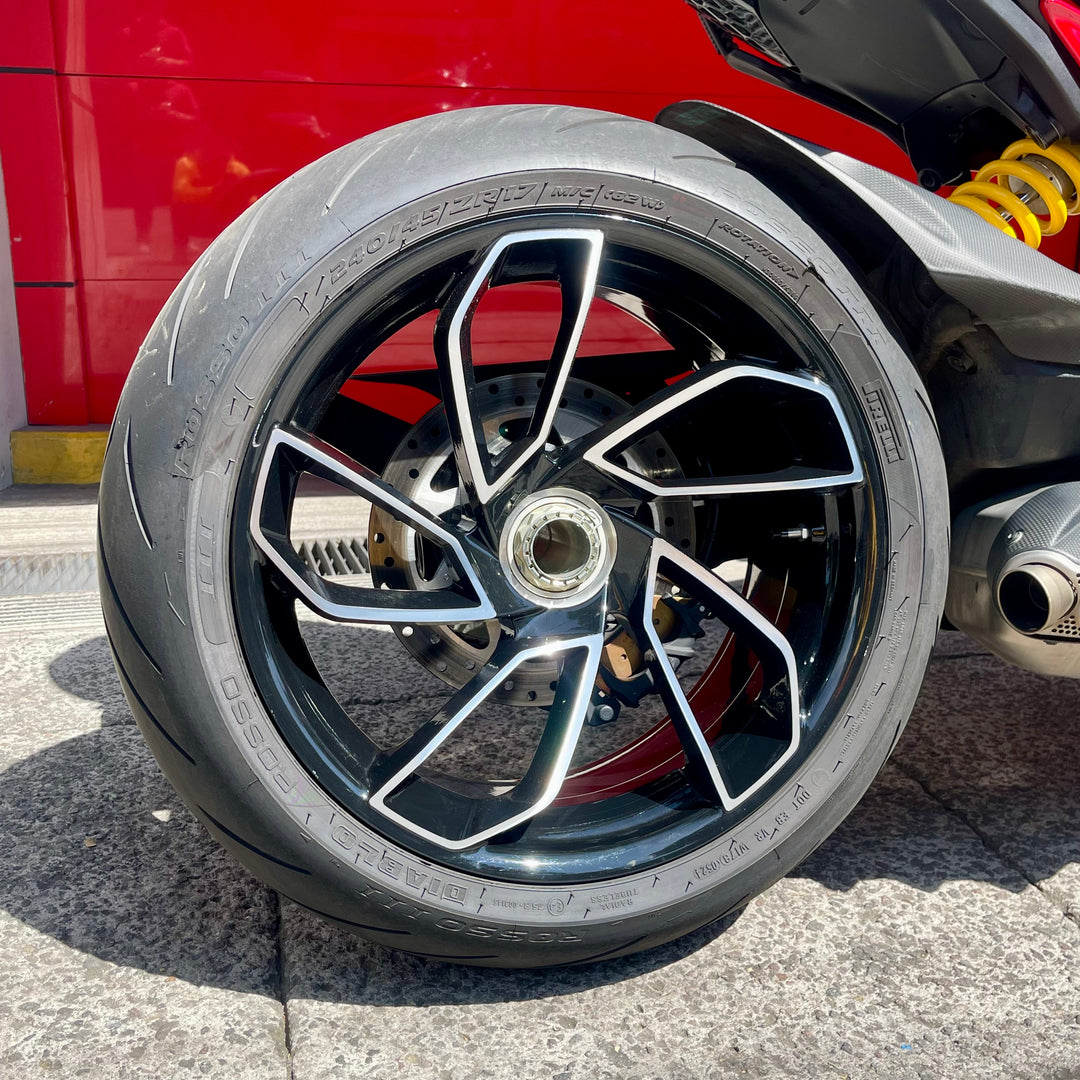 SEMINUEVA Ducati Diavel V4