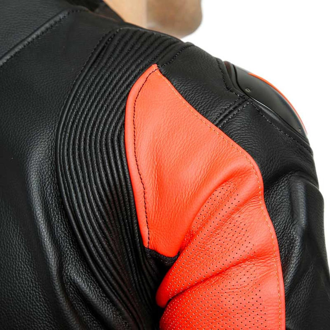 TRAJE DE PIEL DAINESE LAGUNA SECA 5 PERFORADO NEGRO/ROJO